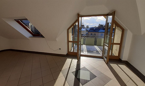 Gepflegte 3-Zimmer-Dachgeschosswohnung mit Balkon & Ausbaupotenzial – 67 m² in Aichach