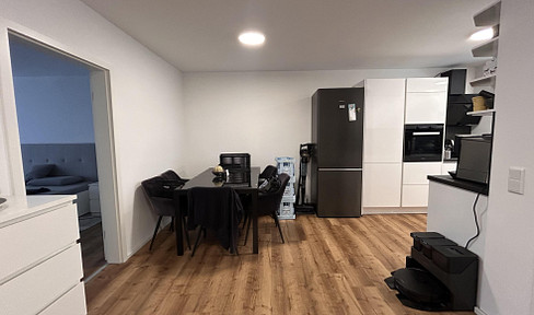 Renovated and spacious 2.5-room apartment with a conservatory!