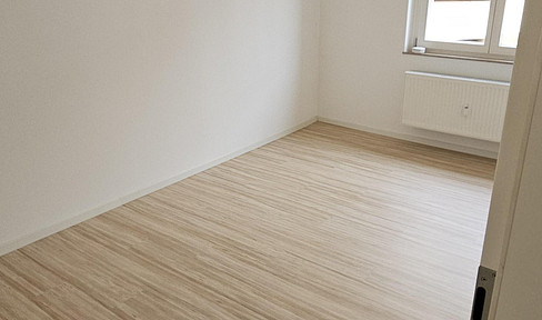 Beautiful 3-room apartment in a quiet multi-family building with a balcony.