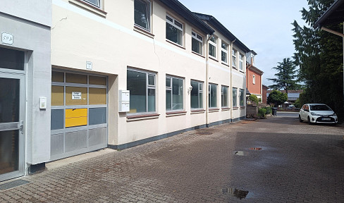 Warehouse space, 186 m², for sale, with a roller door and private toilet, located in 22869 Schenefeld.