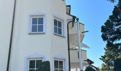 Charming 3-room apartment in a Mediterranean-style building with 6 units.
