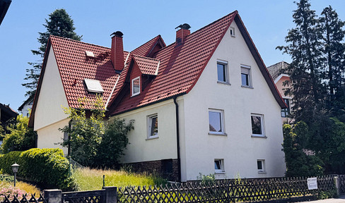 FURNISHED: Two-family house in a family-friendly location in Coburg-Scheuerfeld. Available immediately.