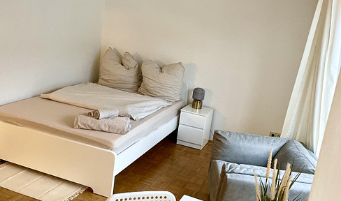 Furnished one-bedroom apartment, near Neumarkt - for a limited period.