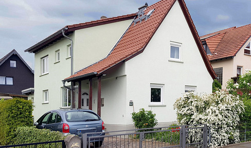 Einfamilienhaus in Bad Nauheim Stadt, mit Doppelgarage