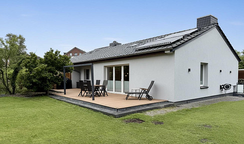 Provisionsfrei - Helles Reihenendhaus mit großer Terrasse, Sauna im Garten und Einzelgarage