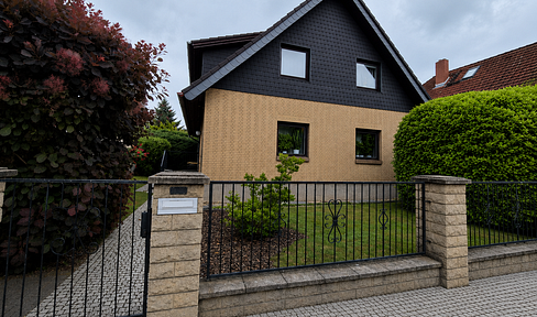 PROVISIONSFREIES gepflegtes freistehendes Einfamilienhaus mit Vollkeller und Kaminzimmer