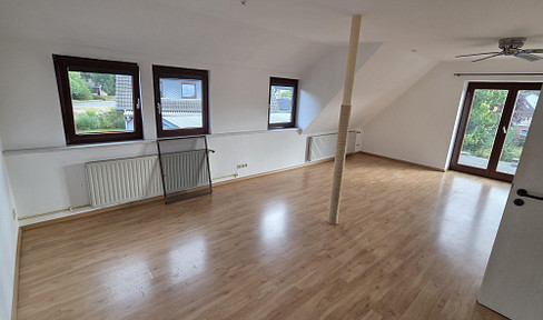 Spacious 3.5-room apartment with a 28 m² south-facing rooftop terrace and 2 parking spaces.