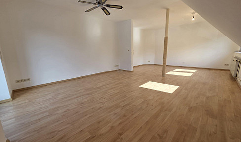 100 m² im Zweifamilienhaus | 30 m² Süd-Dachterrasse