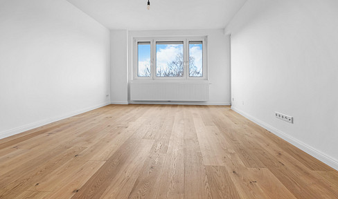 Newly renovated 2-room apartment with a balcony.