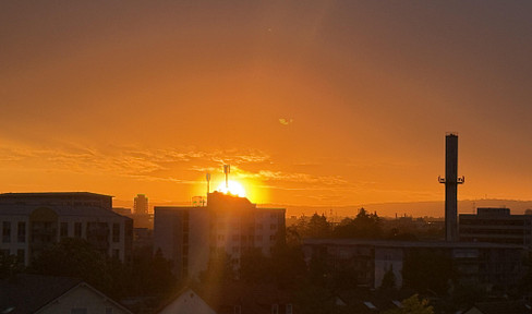 Traumhafte Sonnenuntergänge: helle 1-Zimmer-Wohnung mit Loggia, Aufzug