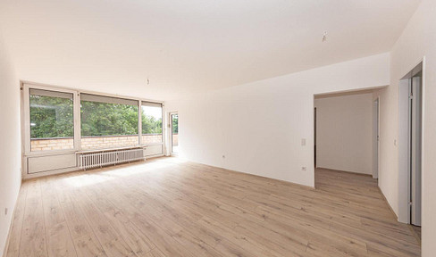 Bright 4-room apartment near Lessingplatz.