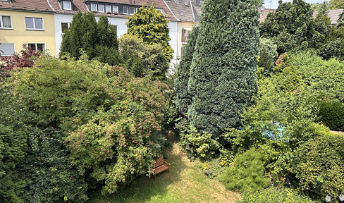 2.5-room apartment with a balcony, located in a quiet and desirable area.