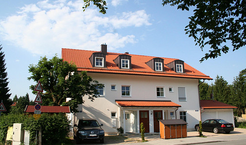 Mediterraner Wohntraum in Baldham: Stilvolle Maisonette mit Garten