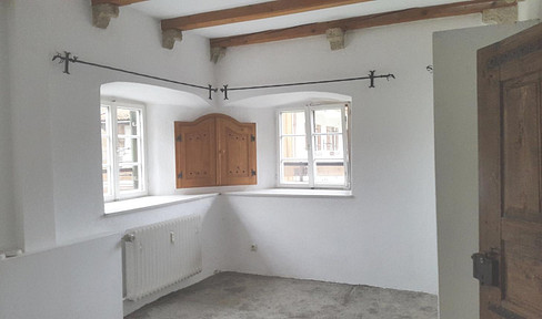 SPACE TO LIVE! Spacious 3-room apartment, 93 m², located near Lake Chiemsee, with views of the Alps.