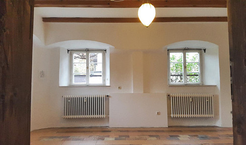 SPACE TO LIVE! Spacious 3-room apartment, 93 m², located near Lake Chiemsee, with views of the Alps.