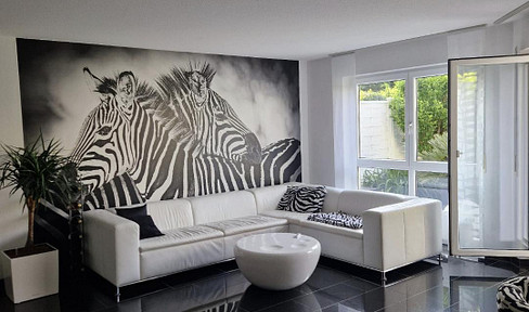 Barrierefreie, lichtdurchflutete 2,5 Zimmer Wohnung mit großem Garten