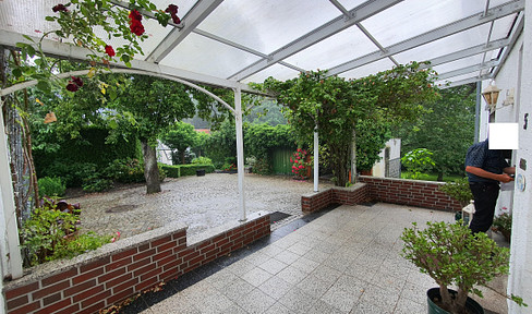 Beautiful 3-room ground-floor apartment with a double garage for rent.