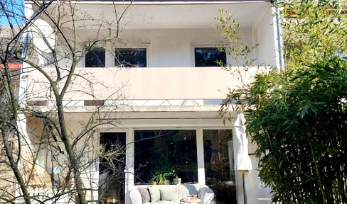 Großzügiges, ruhiges und helles Reihenhaus mit Blick ins Grüne