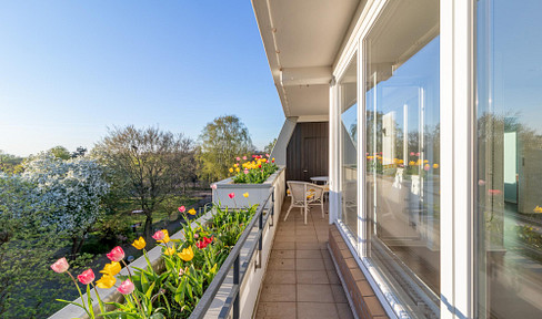 Designer apartment with terrace (18 minutes from the main train station). Close to nature, parking available (limited to 6-12 months). €1,700 including utilities.