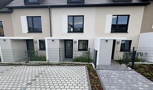Brand new, never occupied, 145 sqm family-friendly house with 2 parking spaces, located near the U2 Röthenbach station.