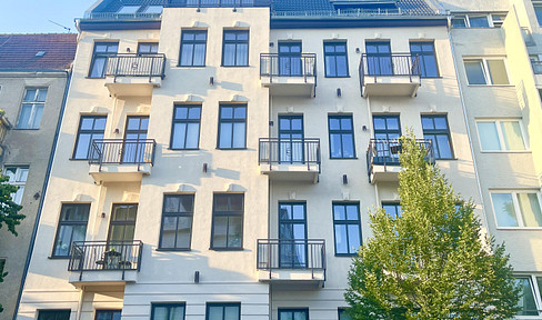 3-room apartment in a charming, historic building | 2 balconies | Panoramic views | Equipped kitchen | Elevator | Cellar | Completely renovated.