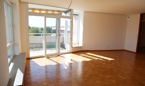 Sensationelle 2,5-Zimmer Whg mit Panoramablick, Balkon + Tiefgarage
