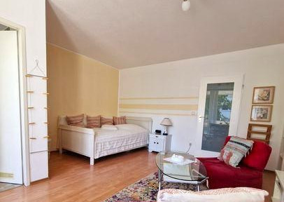 Möblierte, helle 1-Zimmer-Wohnung mit Südloggia in absolut ruhiger und dennoch zentraler Lage!