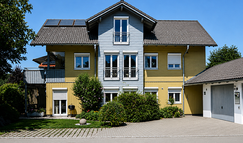 Sunny wooden house with two living units, accessible living spaces, and a large garden, located in Isny-GHL.