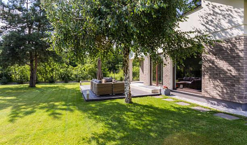 Terraced house with high-quality finishes and 2 parking spaces (rental price includes parking).