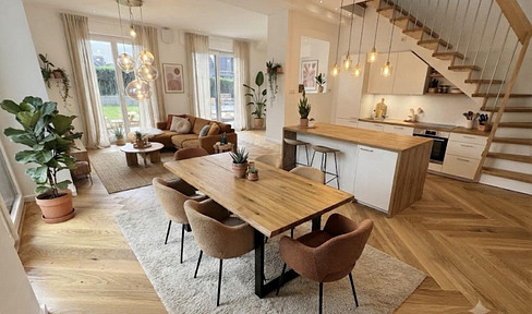 First occupancy: Energy-efficient house in Düsseldorf-Kalkum, available without commission, south-west facing.
