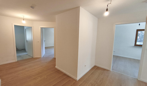 High-quality, bright, and perfect for a home office: Well-maintained 4-room apartment in Eutingen.