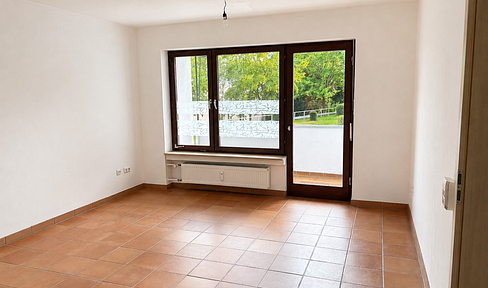 Bezugsfrei & provisionsfrei: Großzügige 2-Zimmer-Wohnung mit Südwest-Loggia und Stellplatz