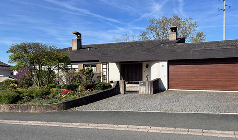 Architektenvilla im Bauhausstil mit Maintalblick