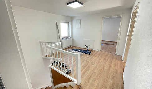 SCHLOSSBLICK | Illertissen | 3-Zimmer Wohnung | Küche + Parkplatz + Terasse