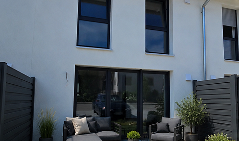 Platz für die ganze Familie - Neubau-Reihenmittelhaus mit 4 Schlafzimmern u. zwei Bädern - Erstbezug