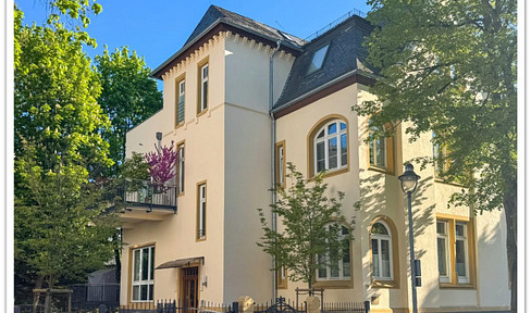 Stilvolle Altbauwohnung mit Garten und Terrasse in denkmalgeschützter Jugendstilvilla (saniert)