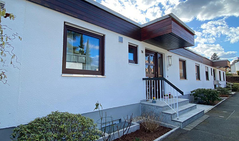 Spacious bungalow with a sunny garden, located near the Red Hill. No commission fees.