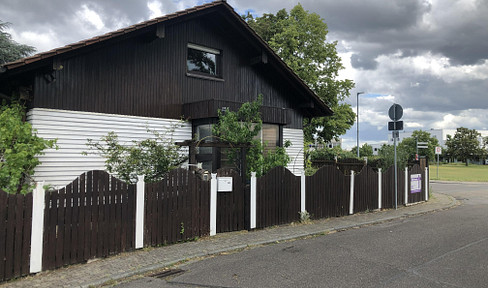 Detached single-family house in Ketsch-Süd, located on the outskirts of town.