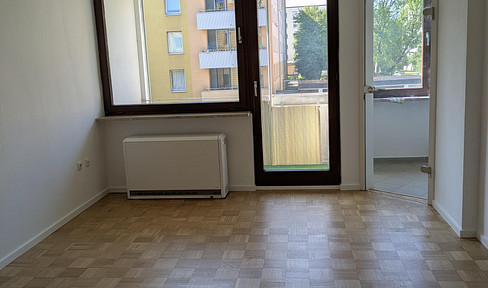 Renovated 2-room apartment with balcony in Neuhausen.