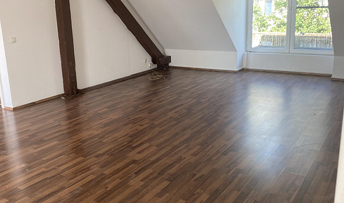 Bright 3-room apartment with a rooftop terrace.