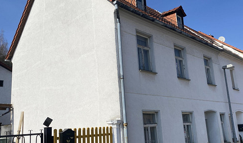 Charmantes Reihenendhaus mit großzügigem Wohnkonzept und idyllischem Grünhang