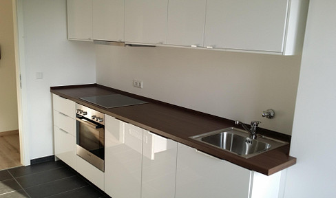 Bright, fully renovated city apartment with a separate kitchen-living room – available immediately and without any agency fees.