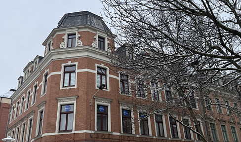 Beautiful, centrally located, and bright apartment on the top floor.