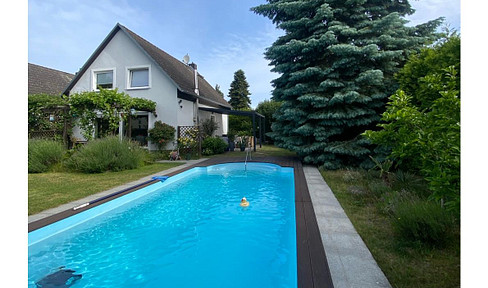 Gemütliches Einfamilienhaus / Haus mit großem Pool und mediterraner Gartenlandschaft von Privat