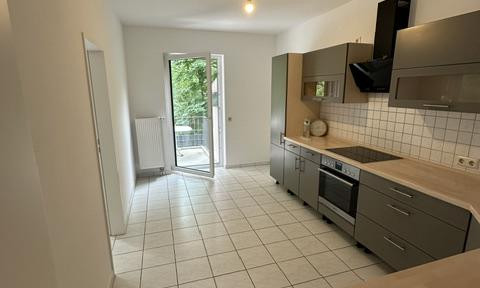 Modernisierte 3-Zimmer-Erdgeschosswohnung mit Garten, Terrasse und zwei Stellplätzen