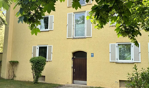 Renovated 3-room attic apartment (suitable for shared living).