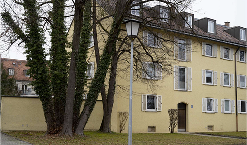 Renovierte 3-Zimmer-Dachgeschosswohnung (WG geeignet)
