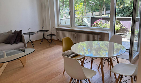 Hochwertig renovierte 2‑Zimmer Wohnung mit großem Balkon