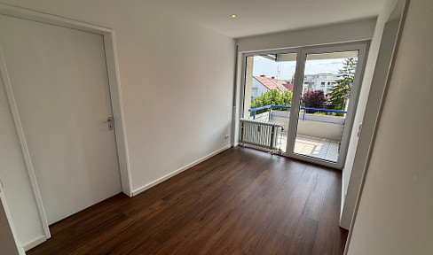 Sanierte ruhige Wohnung im Herzen von Korntal mit Garage, Balkonkraftwerk, Wallbox, 2 Sonnenbalkone