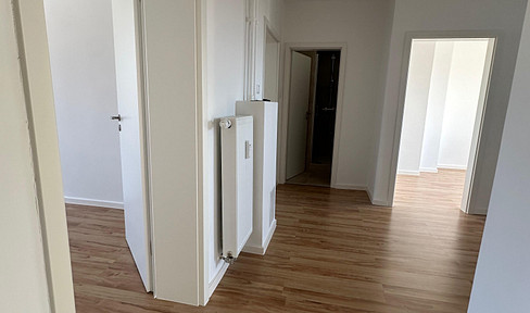 Brand new, following a comprehensive modernization! Stylish 3-room apartment in a highly desirable location.